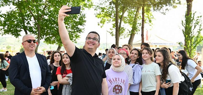 genc-baskan-ve-gencler-festivalde-bulustu.jpg