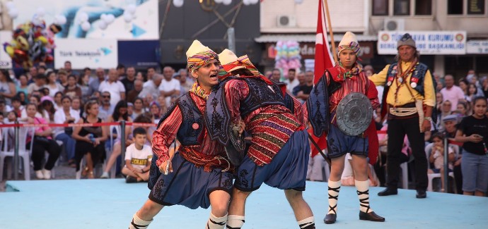 86-bergama-kermes-festivali-2-gunu-dolu-dizgin-gecti.jpg