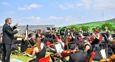 Türkiye Gençlik Filarmoni Orkestrası, Enerjisa Üretim’in rüzgar enerjisi santralinde özel konser verdi