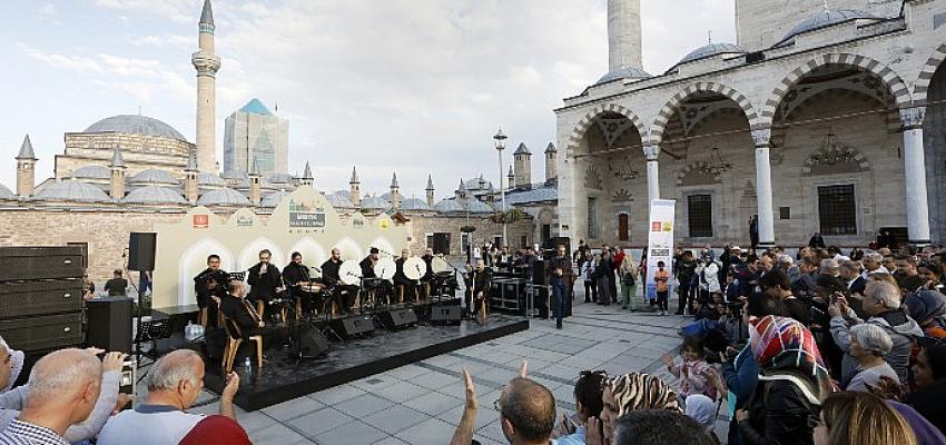 konya-mistik-muzik-festivali-misirli-grup-el-hadra-ensemble-konseri-ile-devam-ediyor.jpg