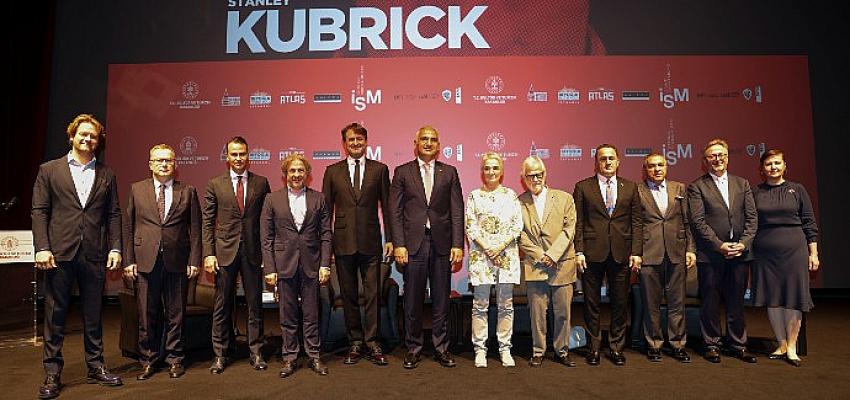 stanley-kubrick-sergisi-istanbul-sinema-muzesinde-acildi.jpg